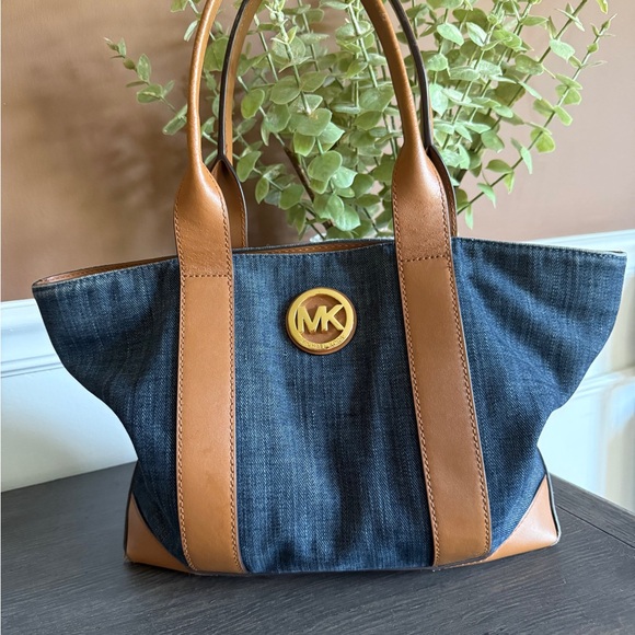 Michael Kors Handbags - Michael Kor's purse